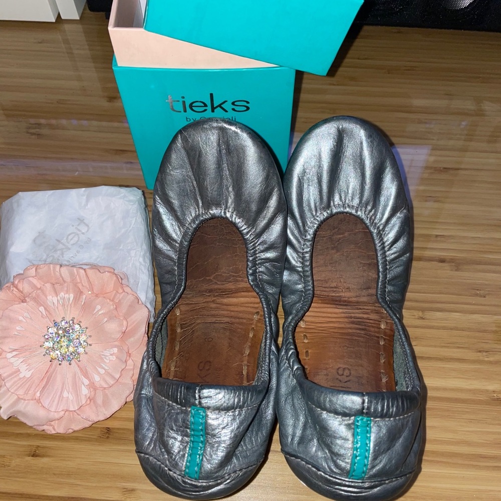 Silver Tieks Size 6